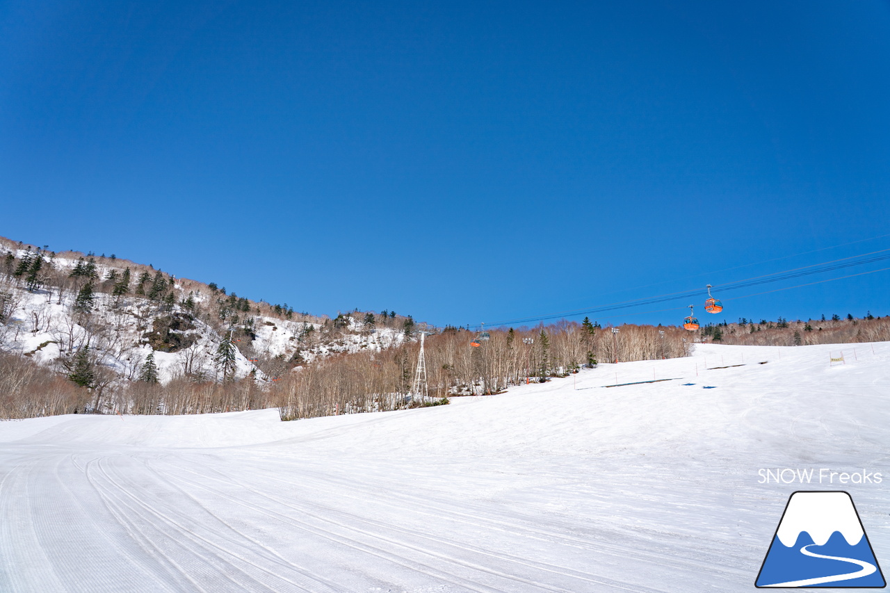 札幌国際スキー場｜ゴールデンウイーク初日も全コース滑走可能OK！！真っ白な雪と澄んだ青空 ＝ 絶好の春スキー＆スノーボード日和♪そして、日本海の彼方に、なんと利尻富士が見えた？！